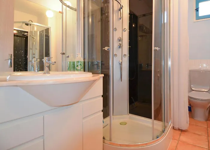 Дом отдыха Lovely In With Wifi